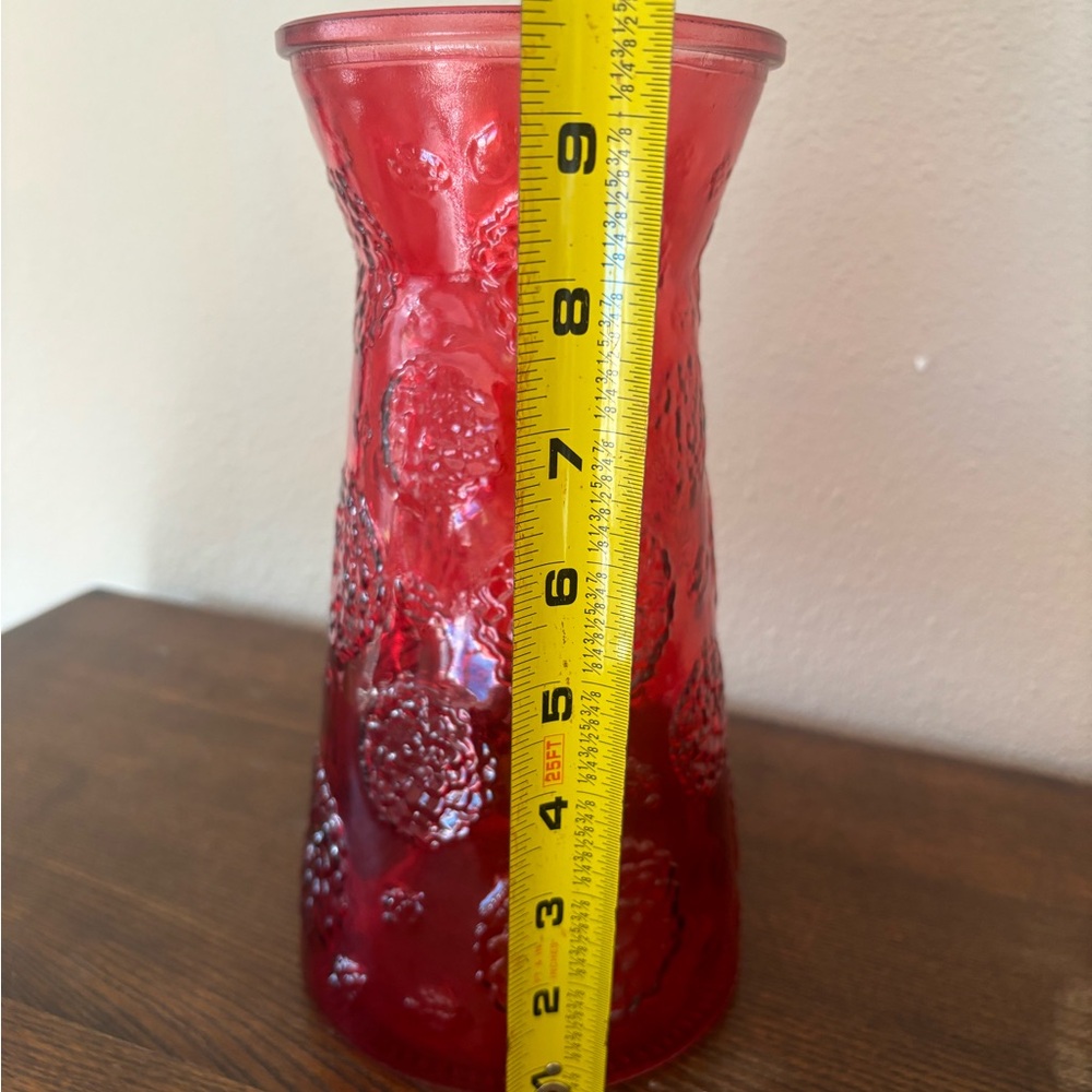 AEG Luxe Elegant Red Glass Vase - Picture 7 of 9